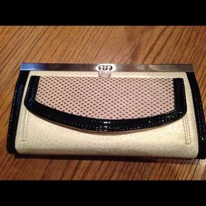 NWT WALLET BY ROLF'S. ACCORDION INSIDE